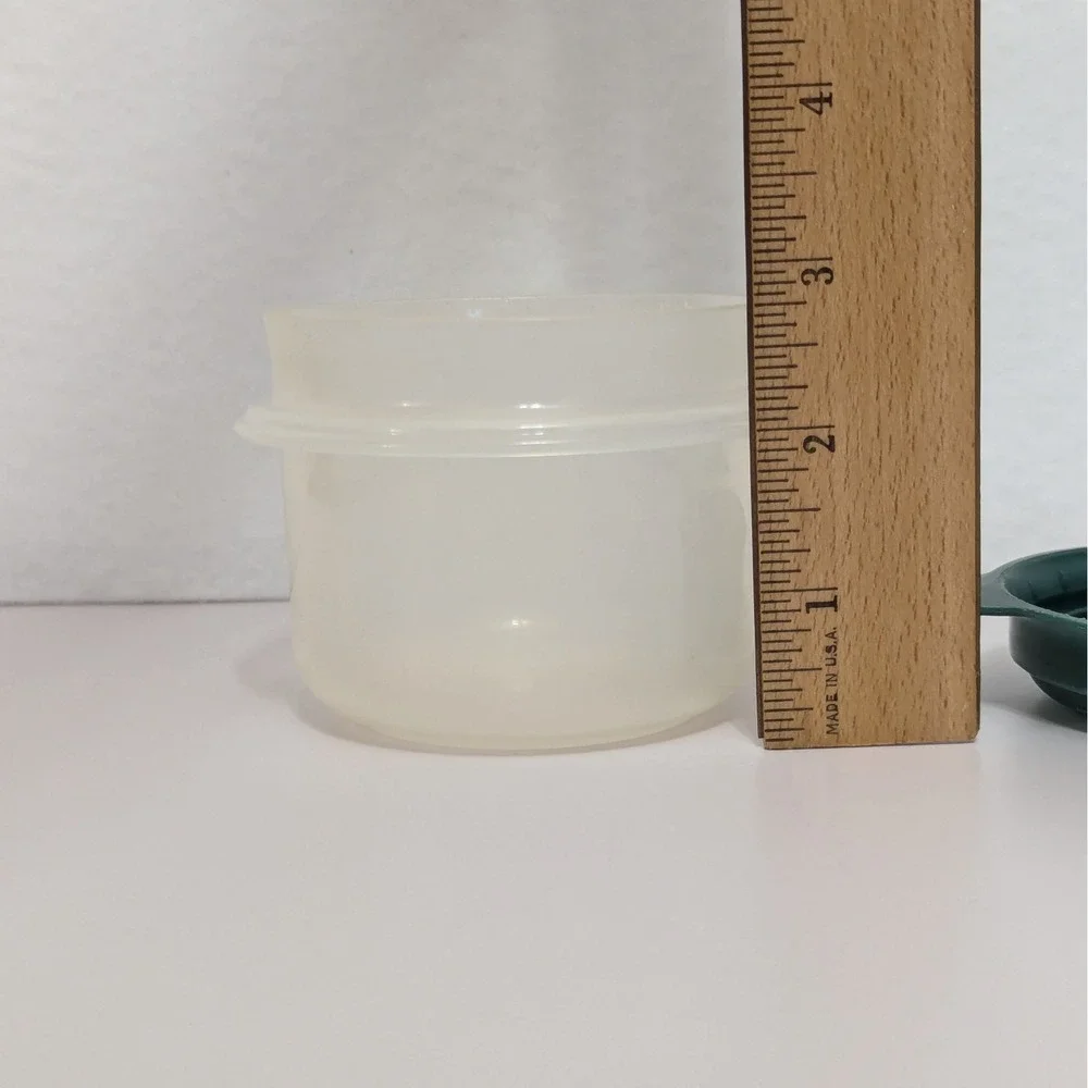 Vtg Rubbermaid Servin' Saver 1 cup Food Storage Container Round (#6) Green Lid